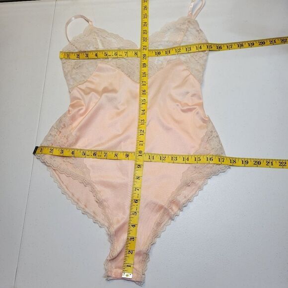 Vintage 80s Peach Lace Trimmed Satin Bodysuit Coquettegirl - Picture 10 of 10